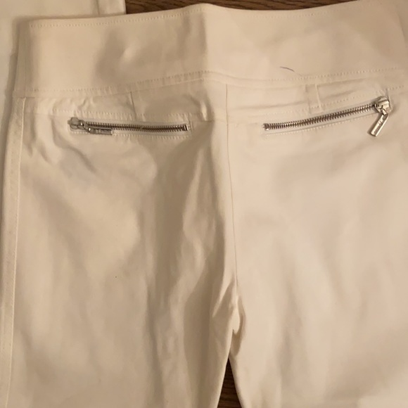 White pant. Flare wide cut - Picture 3 of 3